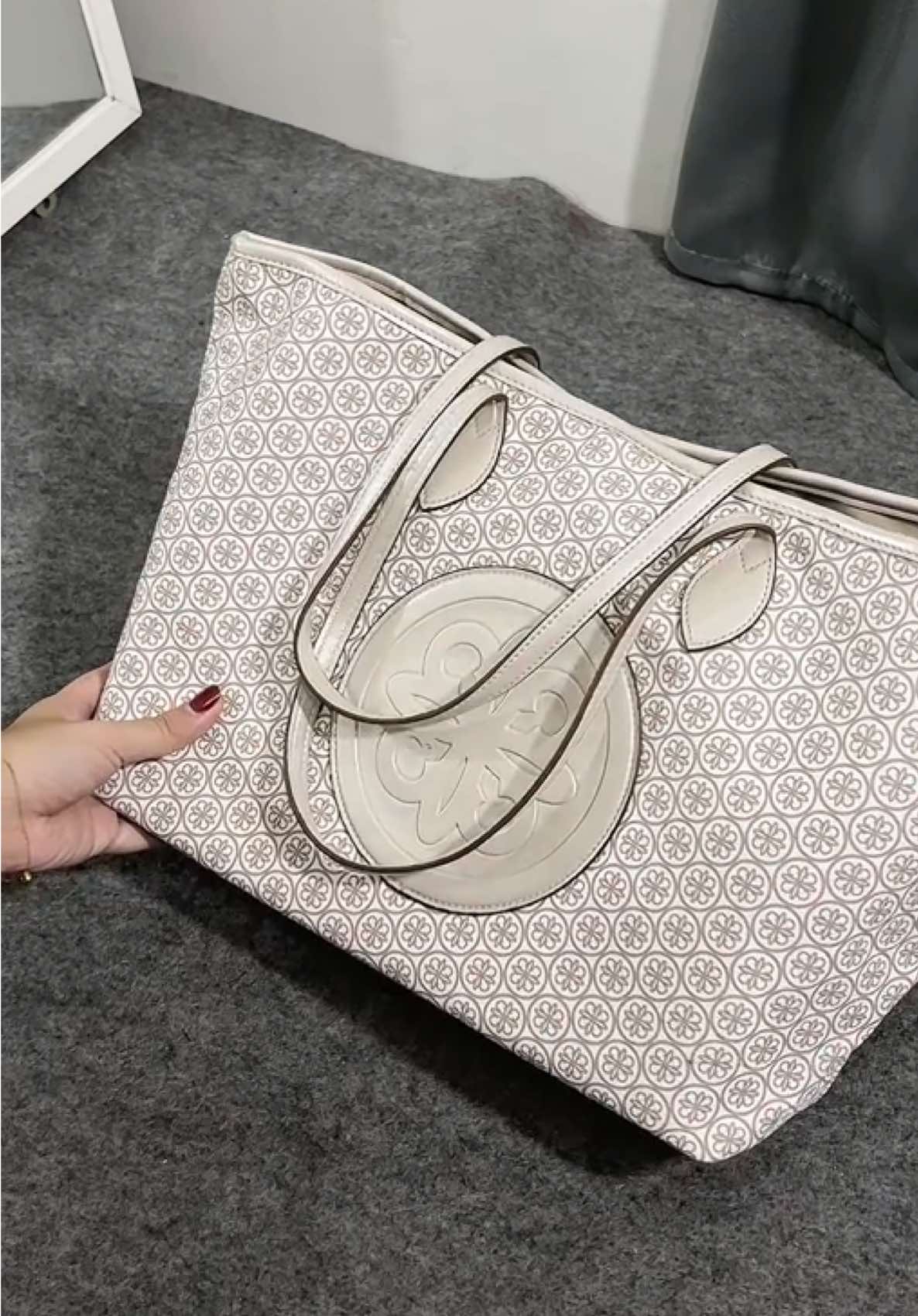 selega ituu ruangnya gede banget😭🤏 apa aja masuk ini mah #totebag #tas #taswanita #taswanitamurah 