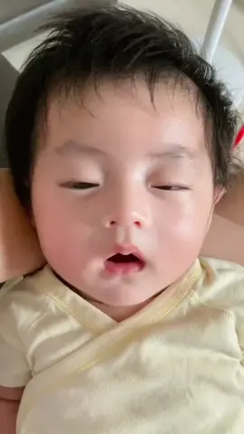 Koko kita lagi capek habis jaga toko bangunan nya 🤣🤣 tidur sampai magab begitu 