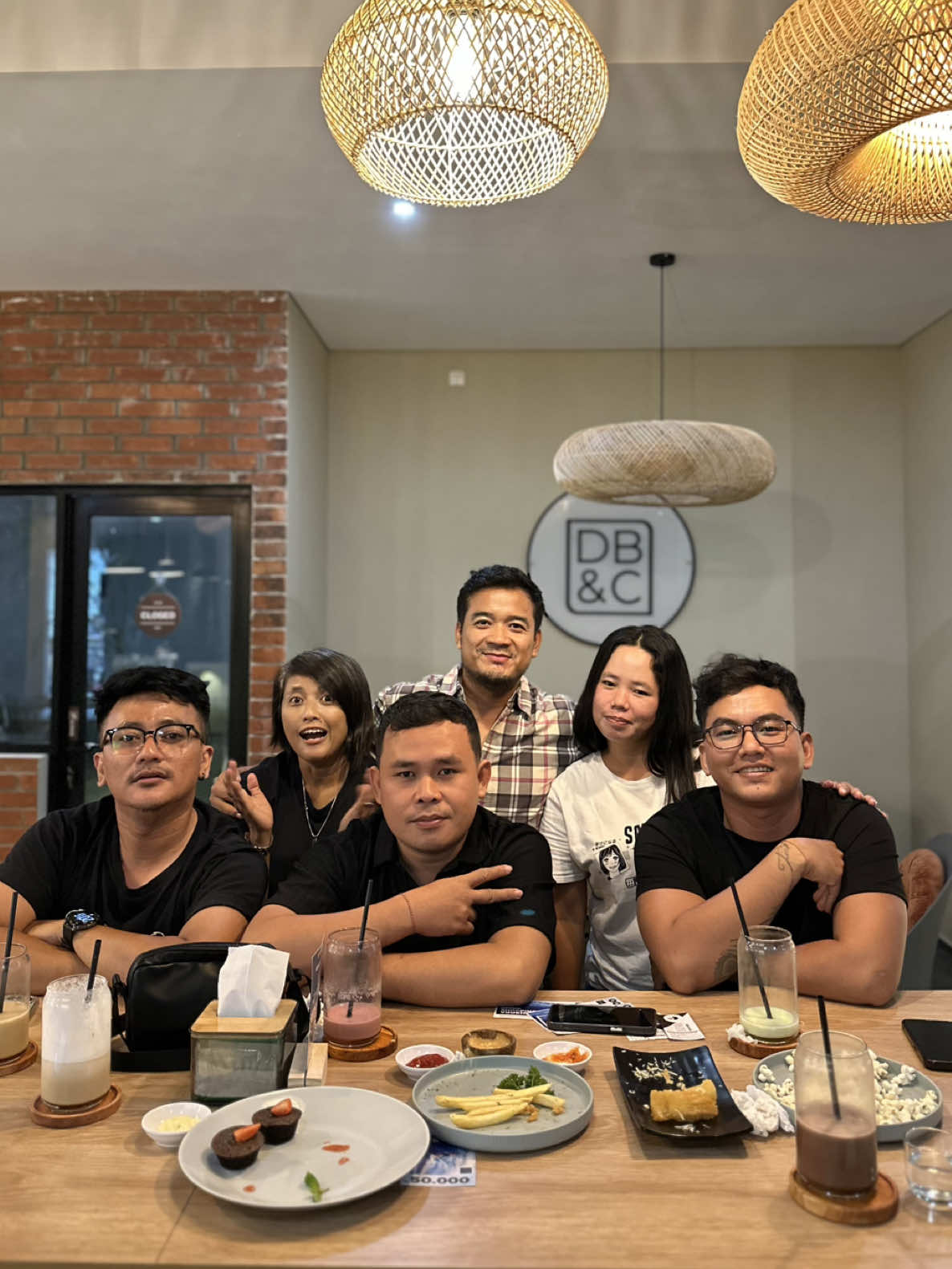 Coffee time w besties @ohallo @hestibening @tarabarker89 @Tarabarker89 @Boy Redi salim @Ricky Darman @OTBALITOUR at David Black & Coffee Sunset Bali 🥰🤩 #fyp #bali #coffeeshop 