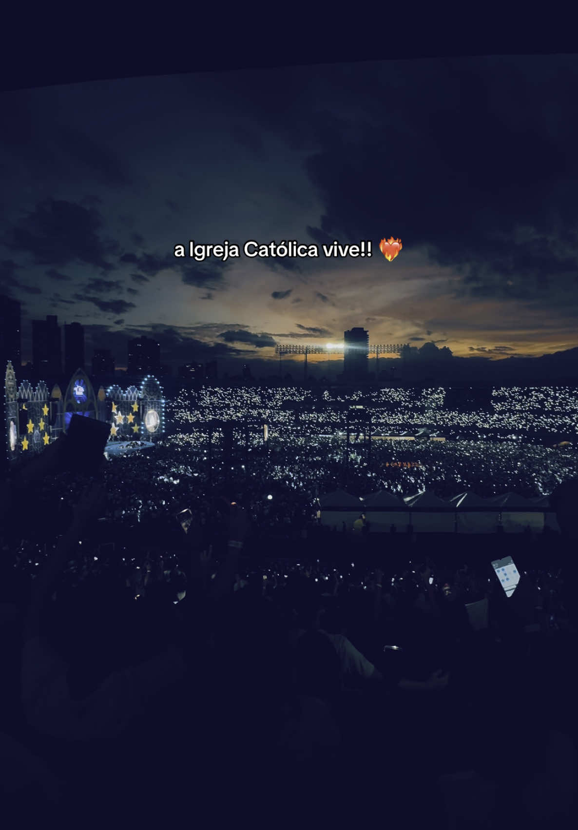 É Ana Paula Valadão, sinto muito te informar, mas você errou ao profetizar o fim da Igreja Católica!@colodedeus 