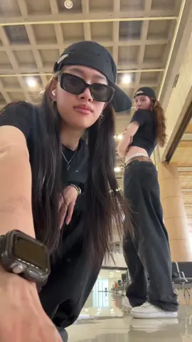 outfit twins by accident 👯‍♀️ @Kim Alina @kimalinanana  dc @MAZINO 🃏  #dancinginpublic #dancechallenge #tiktokdance #viral #fyp #foryou #foryoupage #seoul #korea #dancer #dancetrend #viraldance #foreignerinkorea #duodance #footworkchallenge #footsteps 