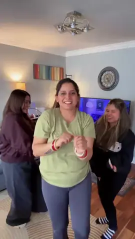 Trend w friends!  . . . . . . . . . . . #trendingvideo #social #trend #dancechallenge #dancing #shakeitoff #shakeitshakeit #torontotiktok #viralvideos 