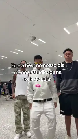 eu e o best rebolando no nosso dia menos estudante kkk #estudante #best #escola #saladeaula #mc #engraçado #humor 