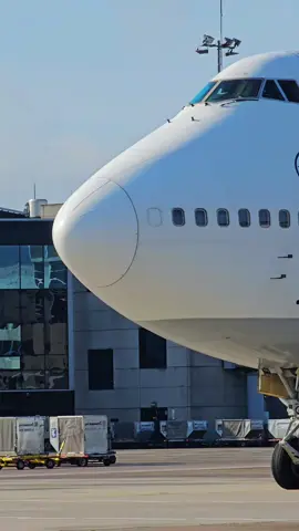 #aviationlovers #plane #planespotting #4you #jumbo #boeing #b747 #lufthansa #taxiway #frankfurt #airport #germany🇩🇪 #passion #travel #trip #flying #flypシ #sky #avgeek #pilot 
