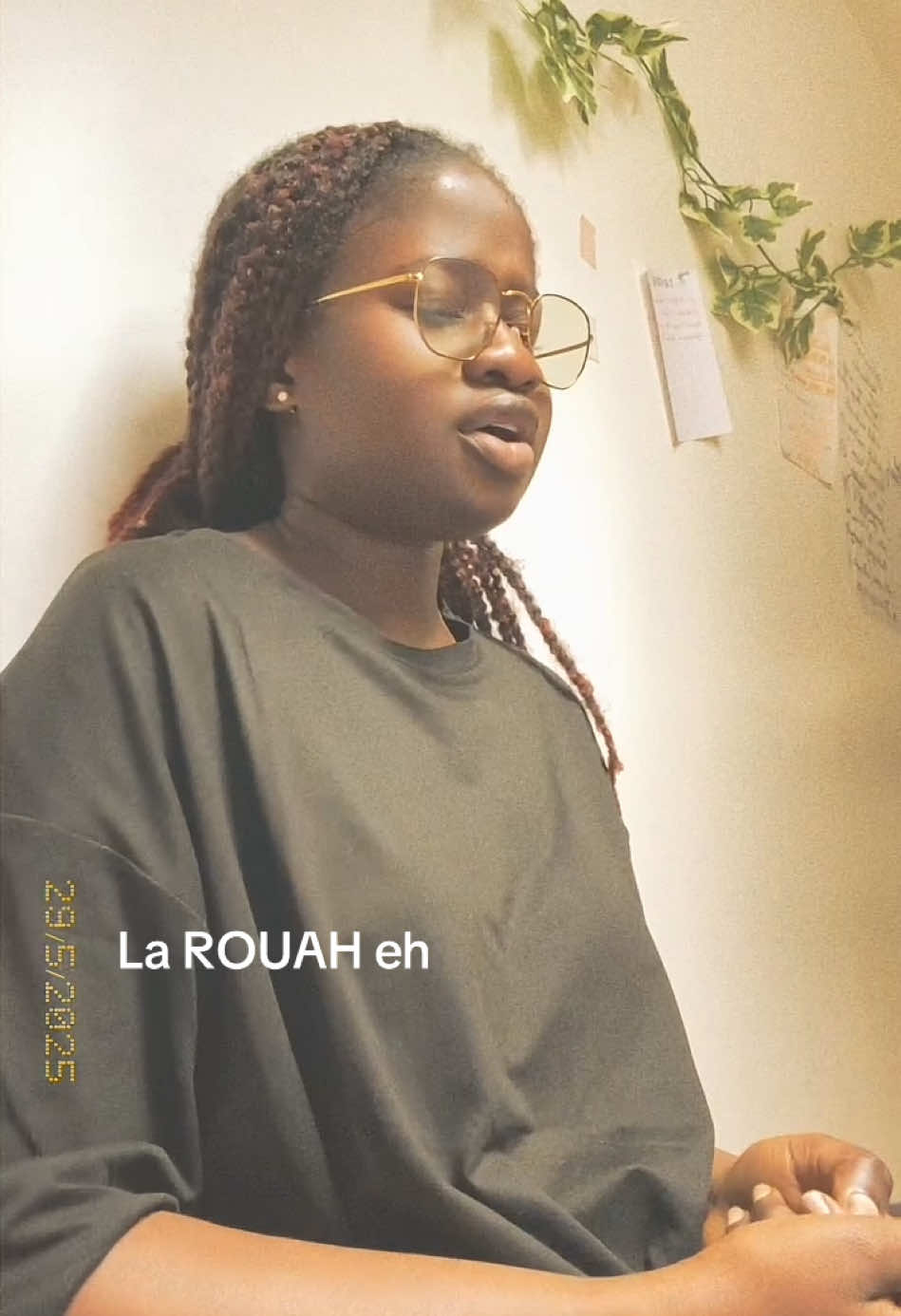 Des cœurs désireux  Des cœurs assoiffés  Des cœurs qui soupirent après toi merveilleux Esprit de Dieu🤍 Que celui qui a soif vienne. Jean7:37 #pentecôte #saintesprit #whorship #tiktoksenegal🇸🇳 #tiktokfrance🇨🇵 #adorationchretienne 