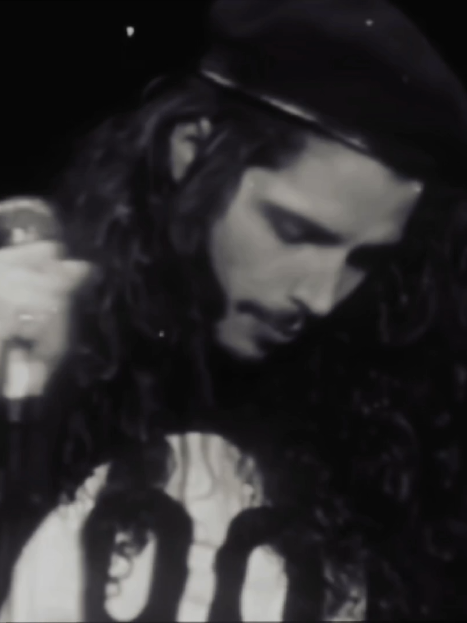 Sinto falta dele :(  (Chorei fazendo esse vídeo) #chriscornell #soundgarden #rock #grunge #fy #fyyyyyyyyyyyyyyyy #vaiprofyinferno 