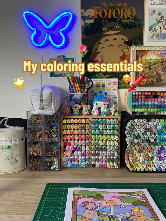 Here's what I always use when I color, you have the link in my bio to find the products 🥰 (Amazon affiliated link🔗) • 📒 Books: @Vivi Tinta Coloring Book  @Kimberley Kreates  @Bogiki Relaxing Coloing Books  @didiplums  @cocowyocoloring  @birduyen  @bobbiegoods  @color mimi  @Llama Diaries  @Doglet&Froglet Colouring Book  • 🖍️ Markers: @Ohuhuart  @Tooli-Art Shop  @grabieofficial  • 🎨 Color chart: @rosies.little.garden  • #coloring #coloringbook #coloringtherapy #coloringessentials #artsuplies #coloriage #ohuhumarkers #bobbiegoods #cocowyo #glitterpens #colouring 