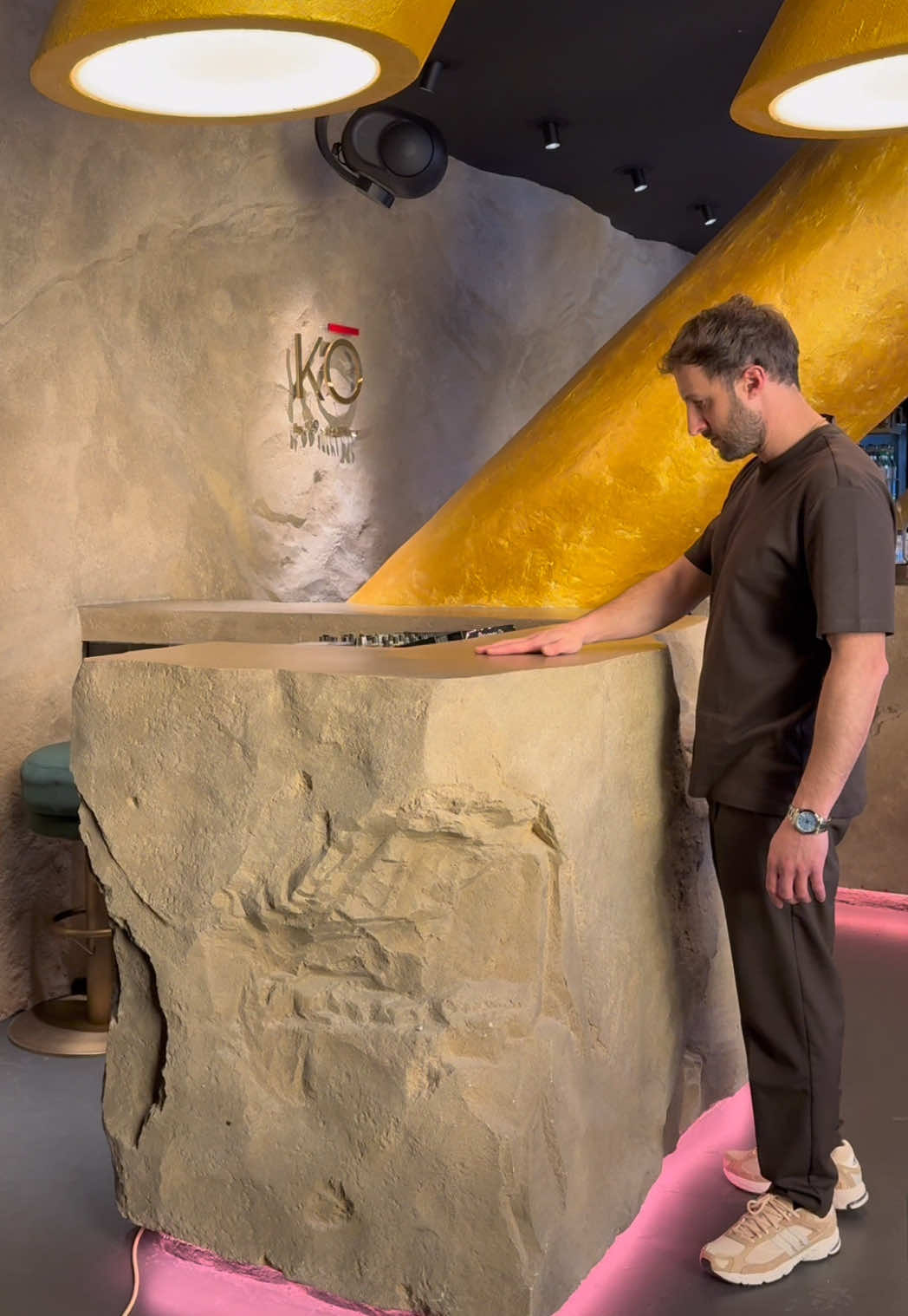 Artificial Rock in The Restaurant #inimitez #decoracionenpiedra #artificialrock #stonez #construction #arquitectura 