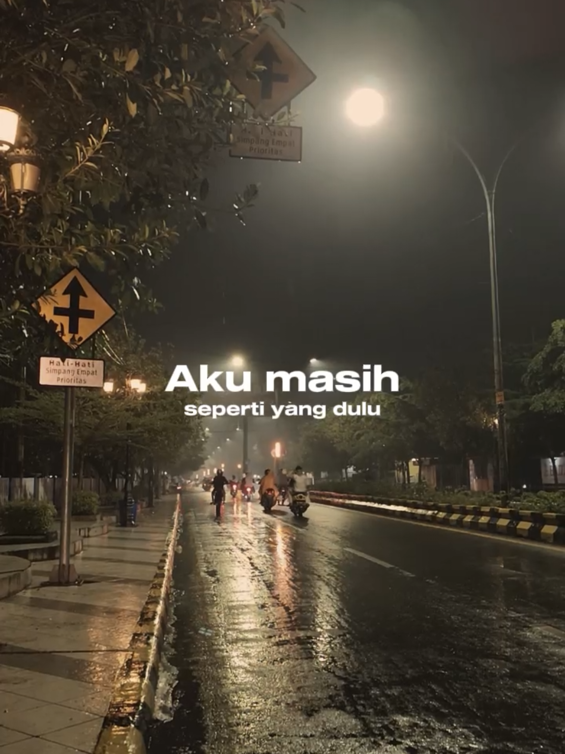 🎤🎤🎤🎧🎧🎧#CapCut #liriklagu #lagukenangan #masihsepertiyangdulu #templatelirik #trend #viral 