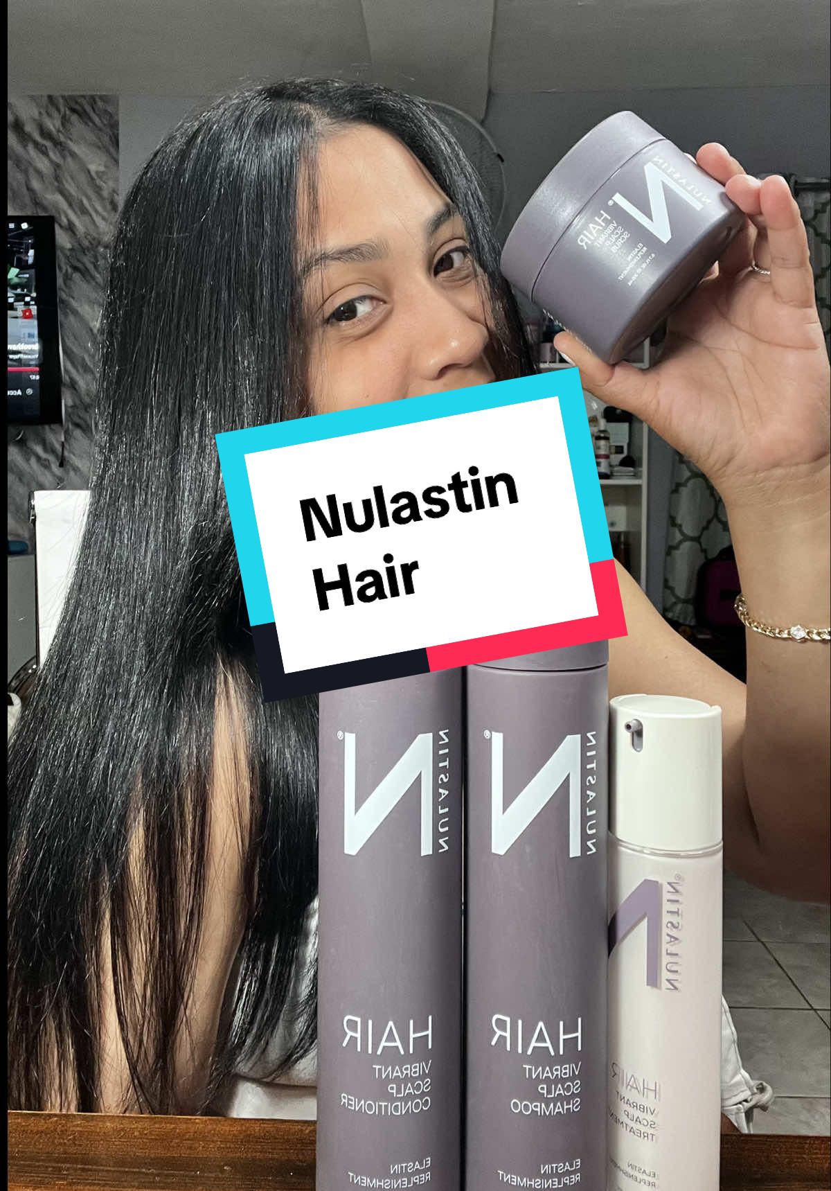 ✨ ¡Tu cuero cabelludo también necesita cariño! ✨ Les muestro cómo uso el Vibrant Scalp System de @NULASTIN 🧴💆🏽‍♀️ Un sistema de 4 pasos que me tiene el cabello más limpio, fuerte y con vida desde la raíz 💥 ✅ Exfolio el cuero cabelludo ✅ Limpio con su champú ✅ Acondiciono y suavizo ✅ Aplico su suero diario (¡no se enjuaga!) Desde la semana 6 ya se notan los cambios 👀🔥 Si sientes que tu melena está estancada, esto te puede ayudar muchísimo 💁🏽‍♀️✨ #ScalpCare #HairGrowthRoutine #Nulastin #HairCareTips #CabelloSano #RutinaCapilar #HairTok #ScalpHealth #CueroCabelludoSano #EstefanyRecomienda #HairRoutine #HairTransformation #HairCareProducts #HairCareRoutine #HealthyHairJourney #TikTokDominicano #HairTreatment #HairCareCommunity #ProductReview #BeautyTok #HairLover #CabelloFuerte #HairInspo #BeautyRoutine #HairGoals #ScalpDetox   