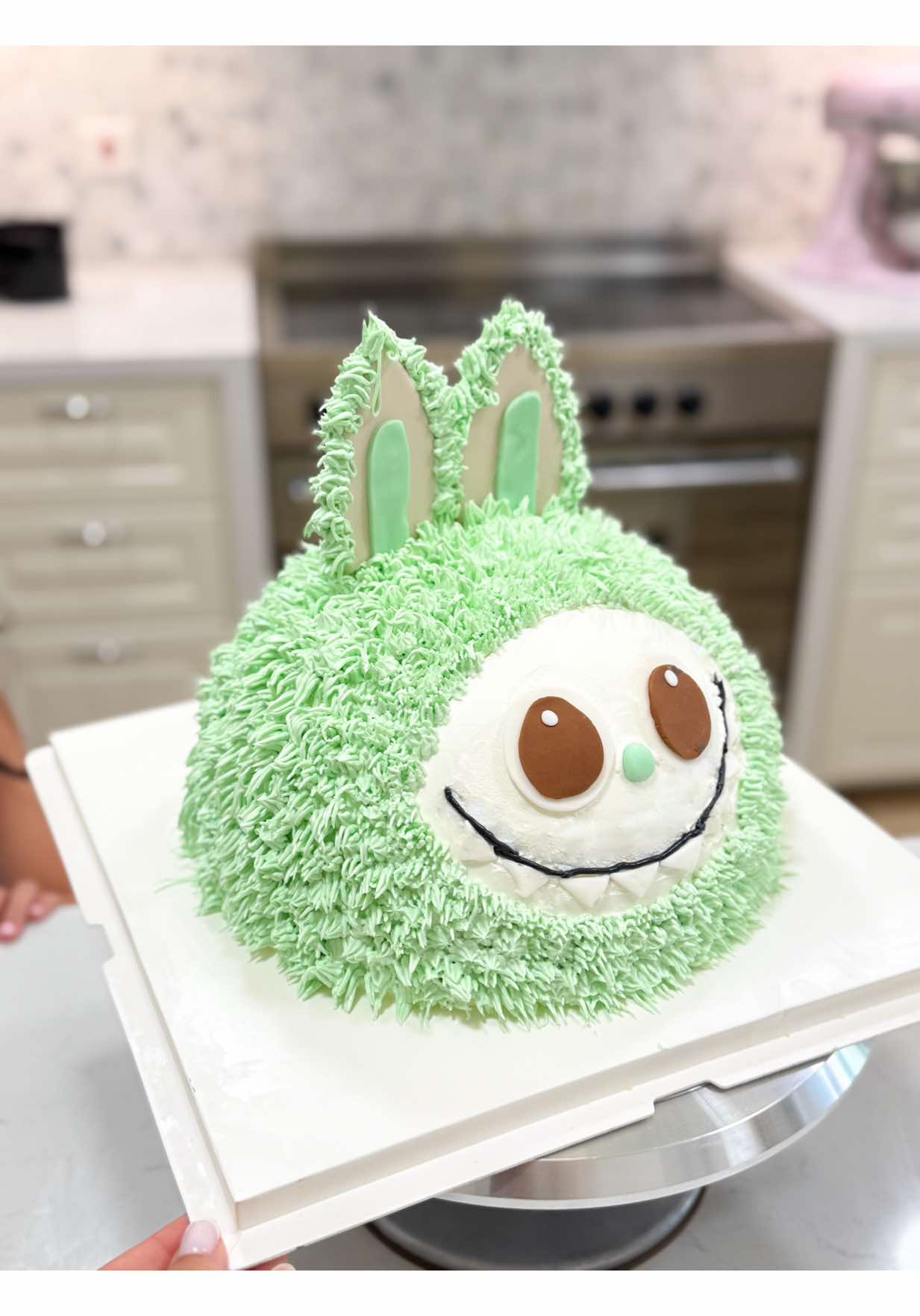 My first labubu cake! #cake #yummy #labubu #labubumacarons #labubucake 