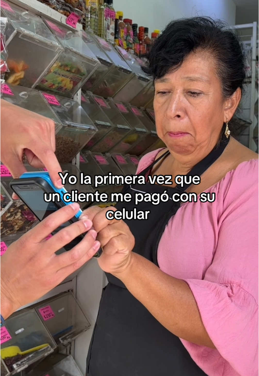 Cómo que ya no se usa la tarjeta 🤯 #humor #comedia #applepay #doñapaz #emprendimiento #trabajo #atencionalcliente 