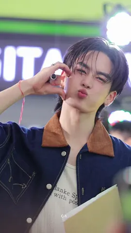 😘😘 @Santa  #NekkoxPerthSanta #Santapp