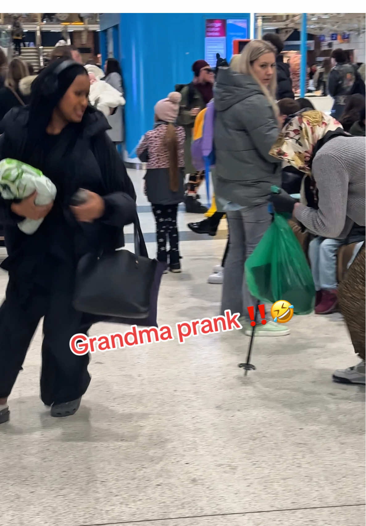 She ran for her life 🤯🤯#funnytiktok #funnyy #foryoupage❤️❤️ 