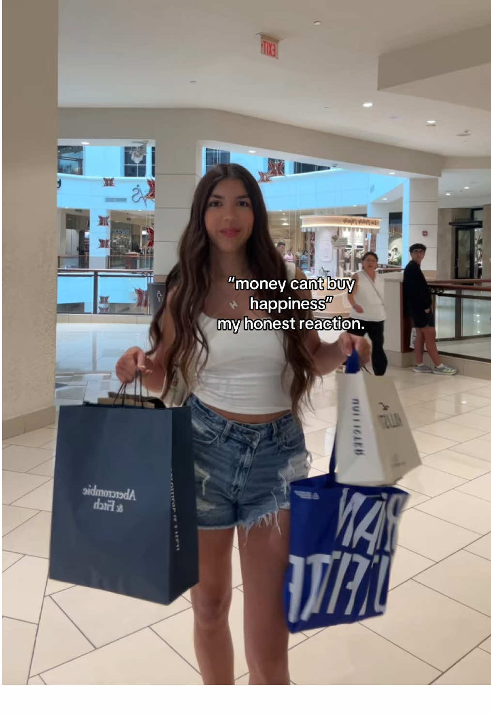retail therapy 🤝 me #fyp #miamibeach #money #retailtherapy #xyzcba #foryoupage #shoppingaddict 