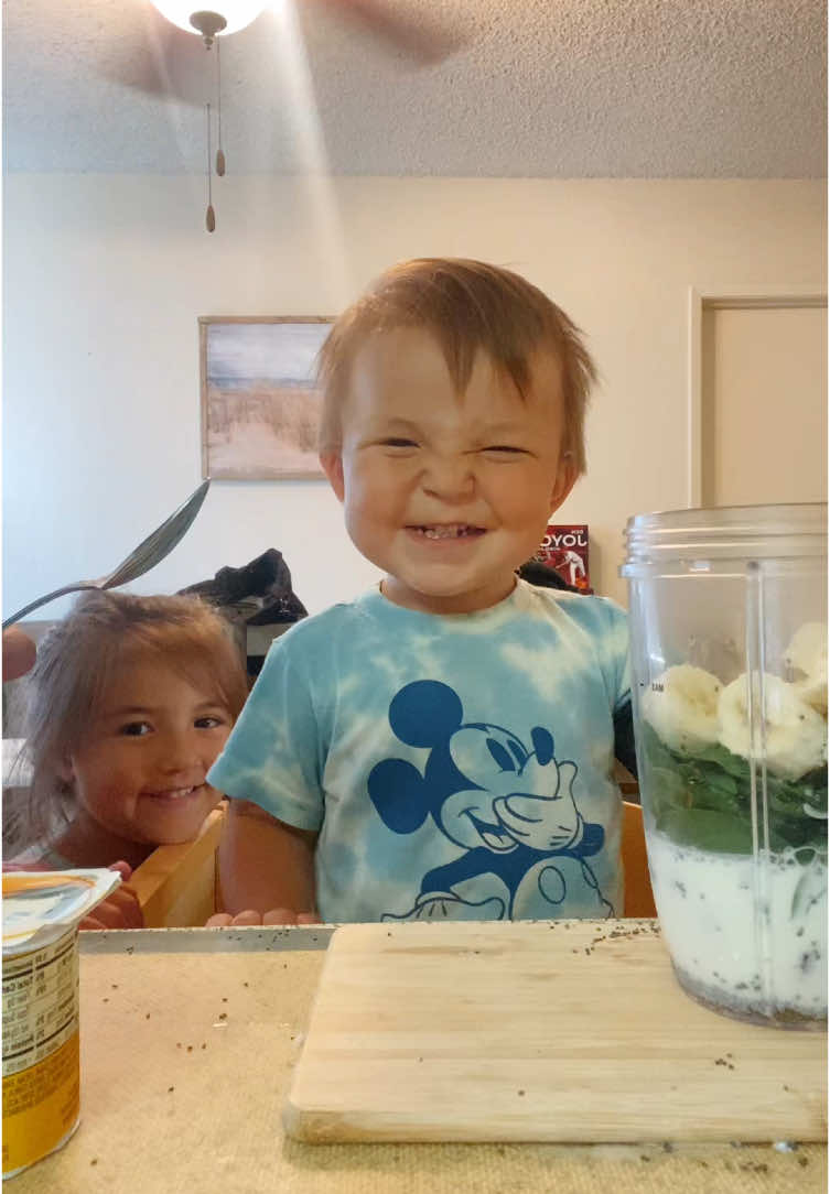 Make a smoothie with my baby/toddler with a broken arm 😫  #smoothie #toddler #toddlersmoothie #babyboy 