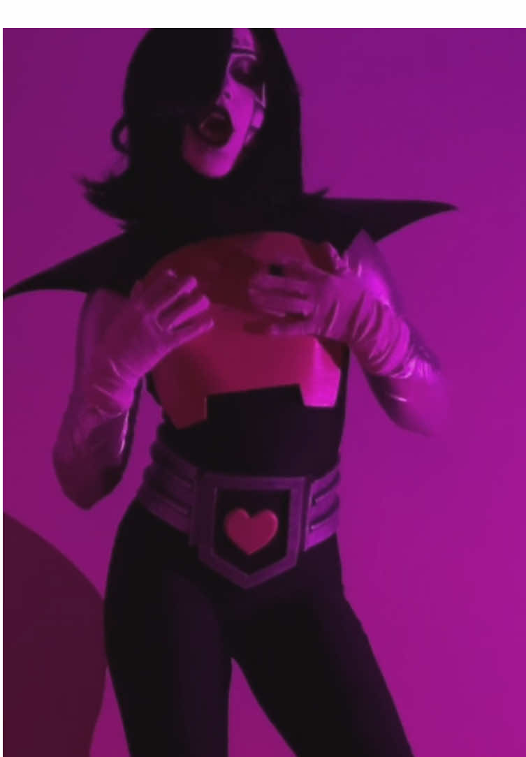 Is it really a successful mettaton cosplay if I don’t use heavy metal lover?? #undertale #undertalecosplay #mettaton #mettatonex #mettatoncosplay 