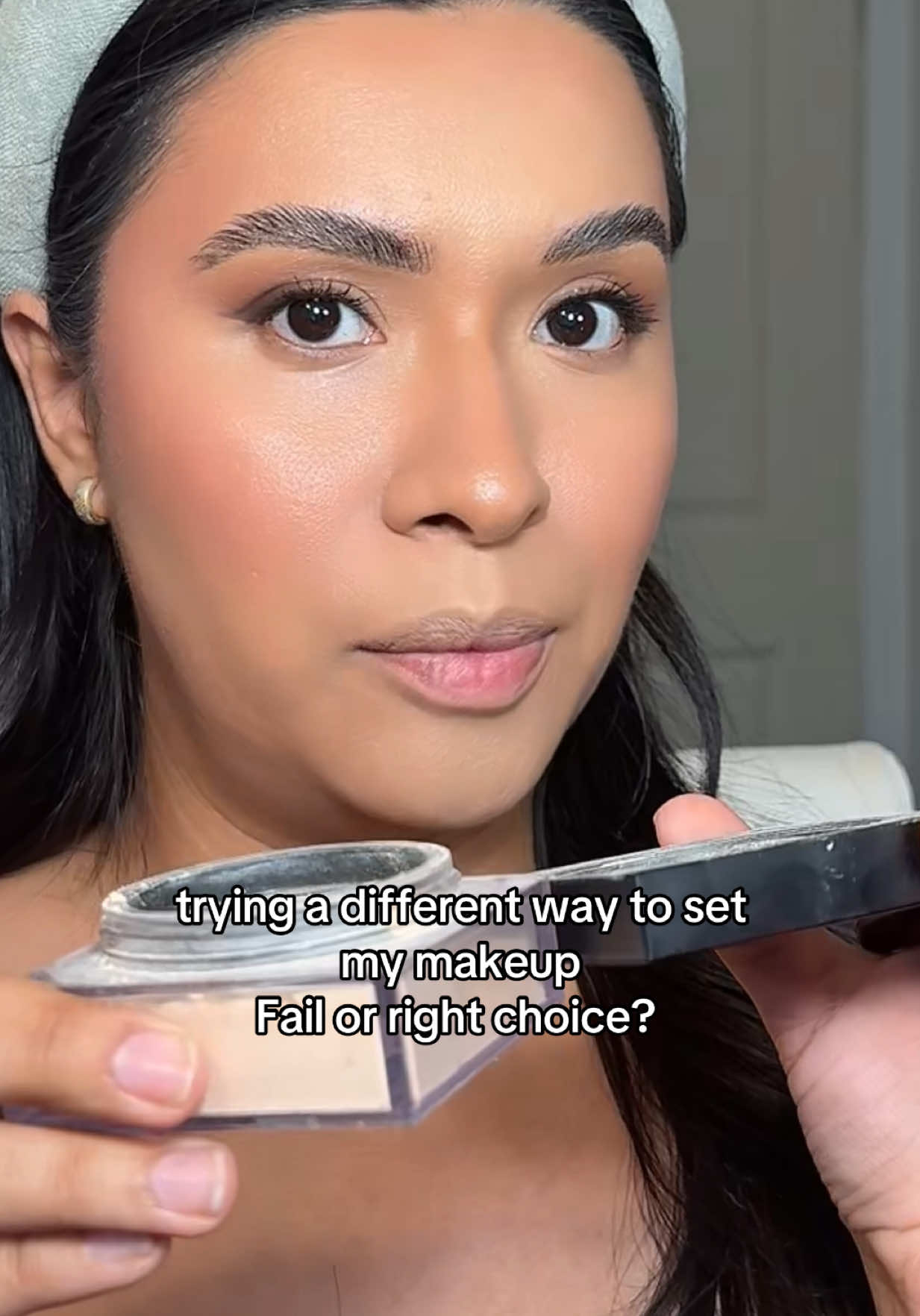 Effortless Glam: Quick Makeup setting techniques 🩷☁️  brush to set loose powder #makeupforbeginners  #tutorials #makeuptransformation #GlowUp #beautytips