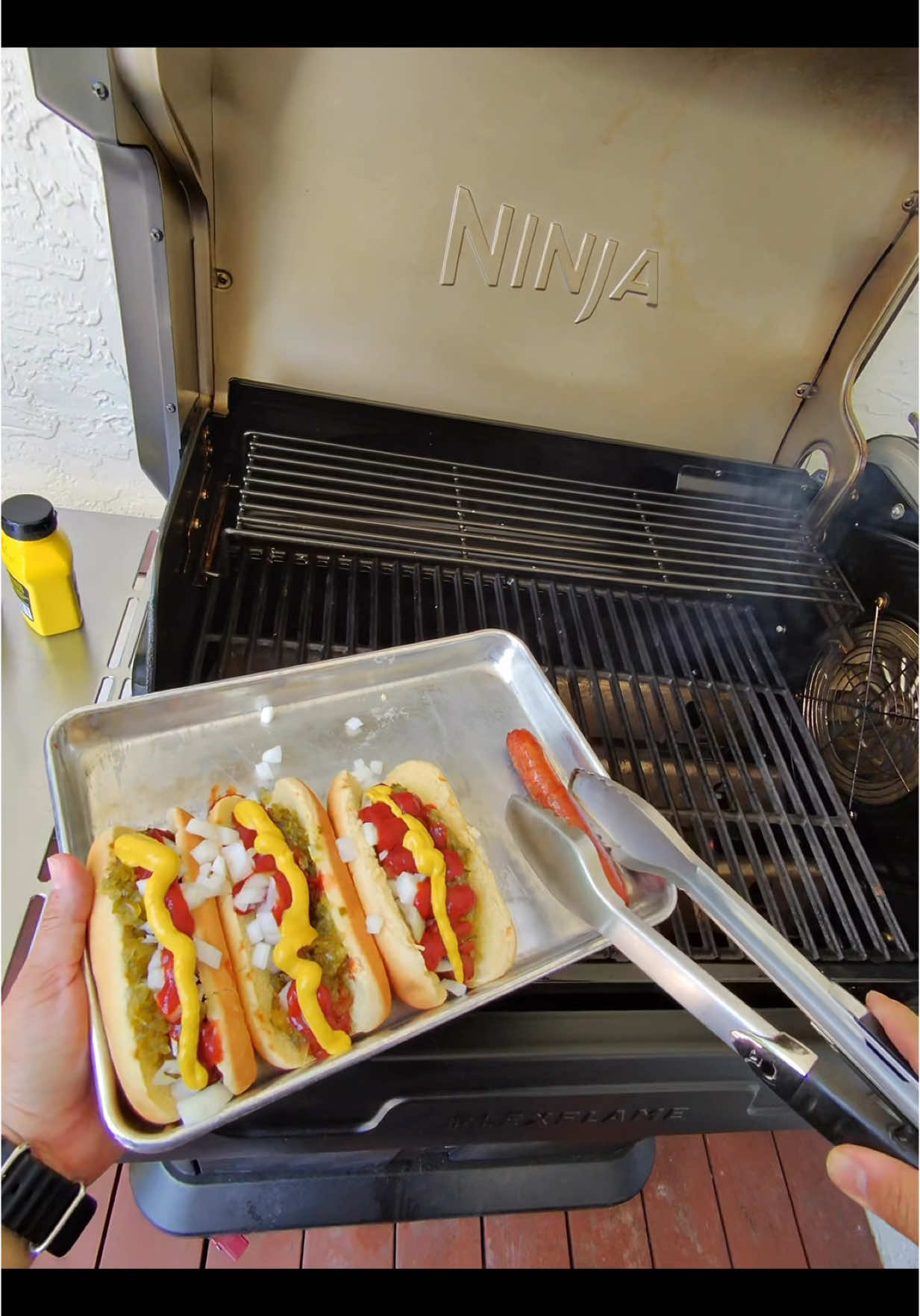 POV: It’s not summer if you’re not having Hot Dogs 🌭😎🇺🇸 @Ninja Kitchen @raybanmeta #miamifood #thefoode #miamieats #neverstopeating #hotdogs #hotdogsummer #summervibes #bbqtiktok #ninjakitchen 