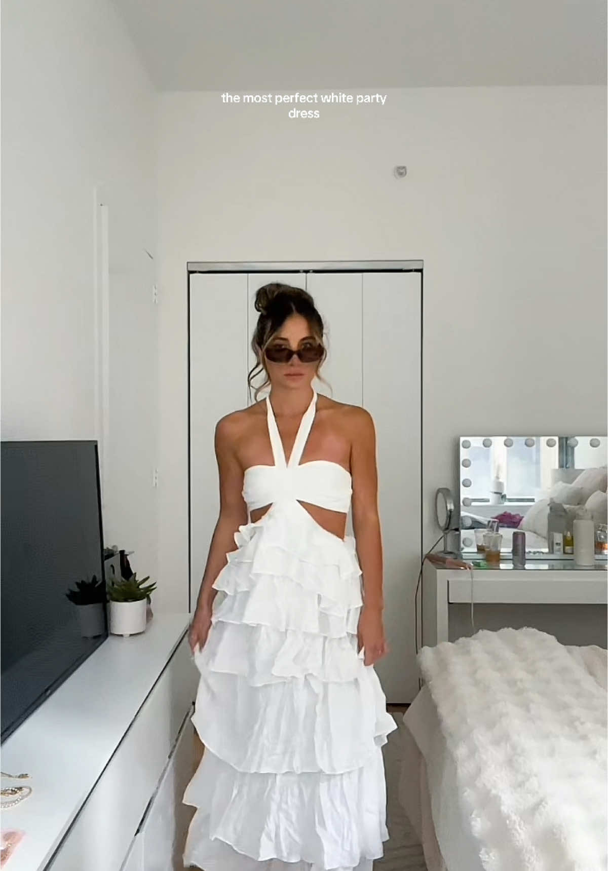 This dress>> . . . . . #whitepartydress #whiteparty #maxidress #hamptons 