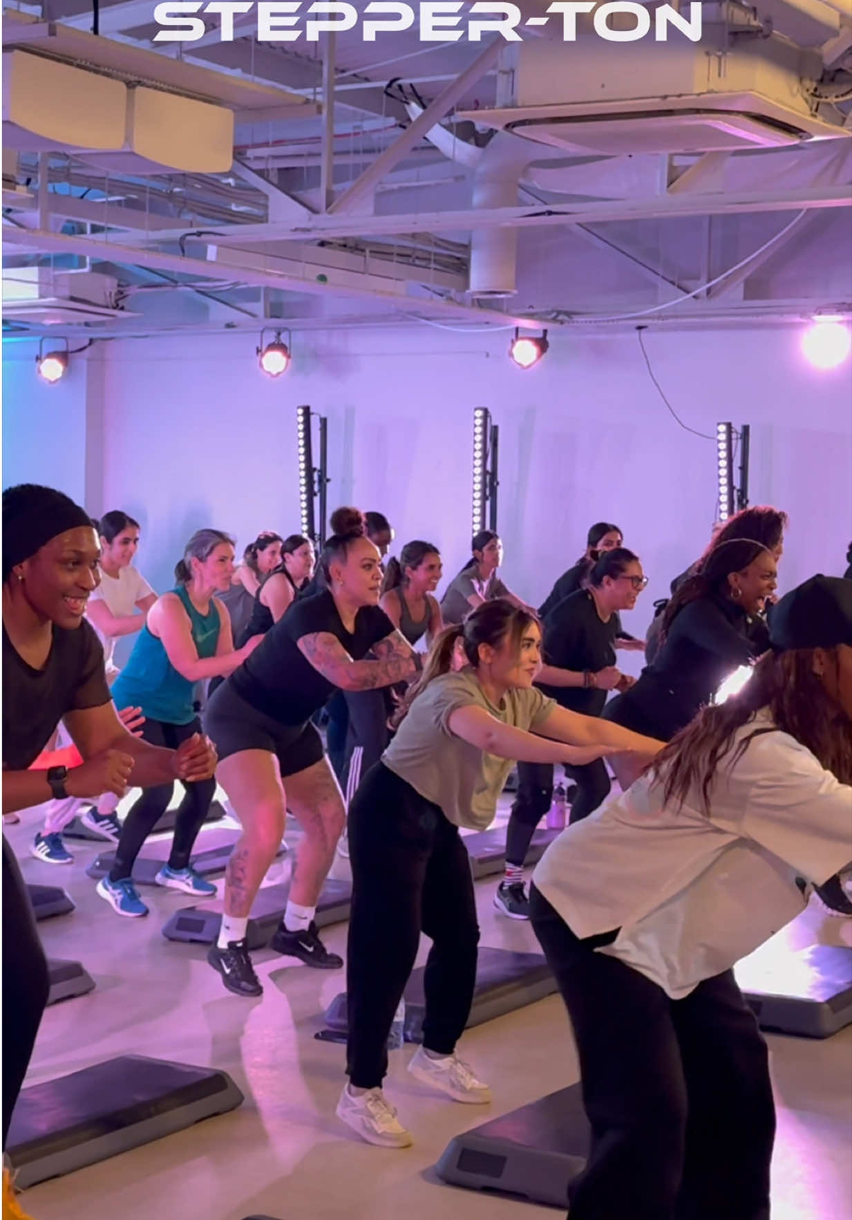 Energyyyy🔥🔥 When I tell you our legs where jelly after this 😂 @daddyyankee #fyp #foryoupage #stepperton #juliusburphy #hiphopstepaerobics #afrostep #funcardio #nike #gasolina #daddyyankee 