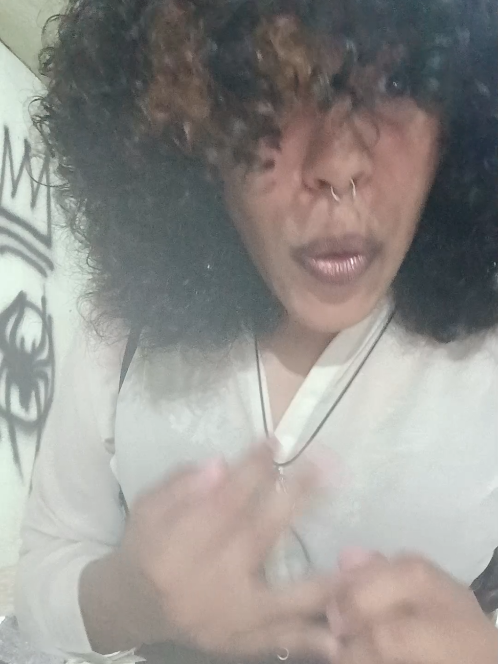 Não suporto ver esses comentários ou pessoas falando isso e que mais me deixa estressada é que eu não posso fazer nada ksks. Se eu fosse fazer uma lista de cada bobeira que já li, meu perfil vira só disso #lgbtqiapn #trans #naobinario #lgbt 