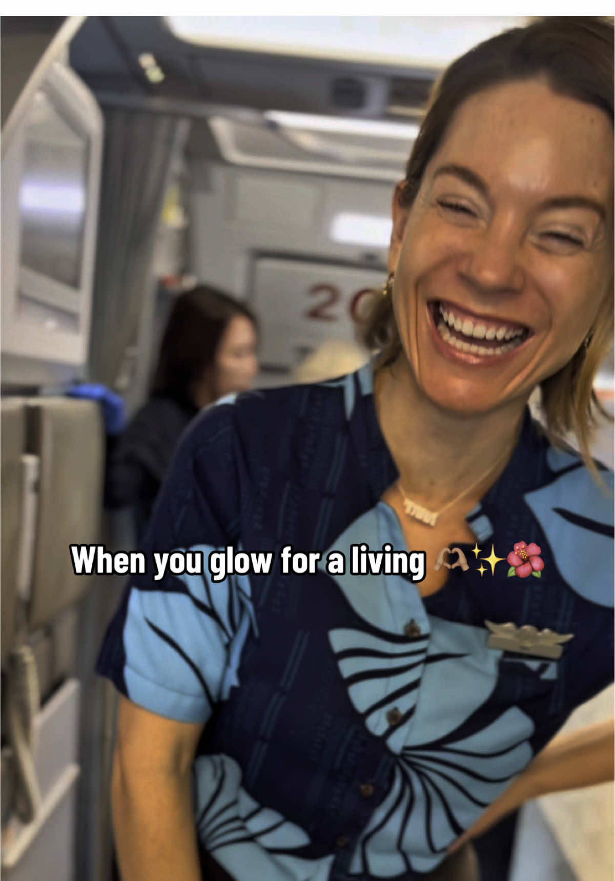 @Tara Carver the skies glow brighter when you’re onboard! Always a pleasure seeing you! #hawaii #fyp 