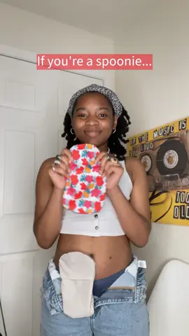 🎶 POV: You’re a spoonie and you just found the most adaptive summer gear ever 😎💛 Because when the temps rise, your comfort shouldn’t drop. Spoonie Threads is bringing: ✔️ Ostomy support (no leaks, no stress) ✔️ G-tube cuteness with absorbent pads ✔️ Double pocket belts for all the things ✔️ SPF 40 sleeves for diabetes monitor security ✔️ Raglan Access Tees = snap and go Summer, we’re ready. Who’s with us? 💪 #spoonielife #DisabilityStyle #SpoonieThreads #ChronicLife #AdaptiveWear #SPFfashion