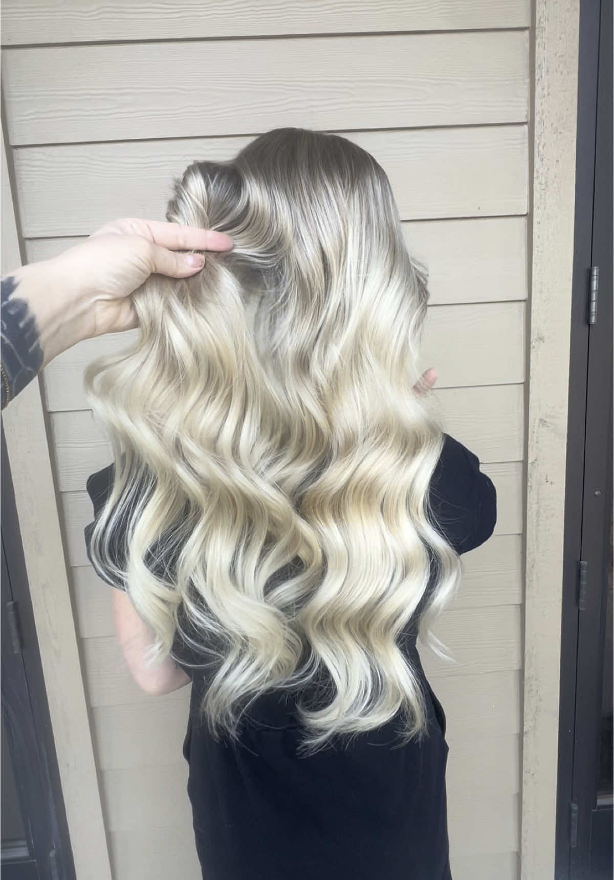 #beforeandafterhair with @Bellamihair 20inch flex weft install. #hairextensions #extensions #blonde 