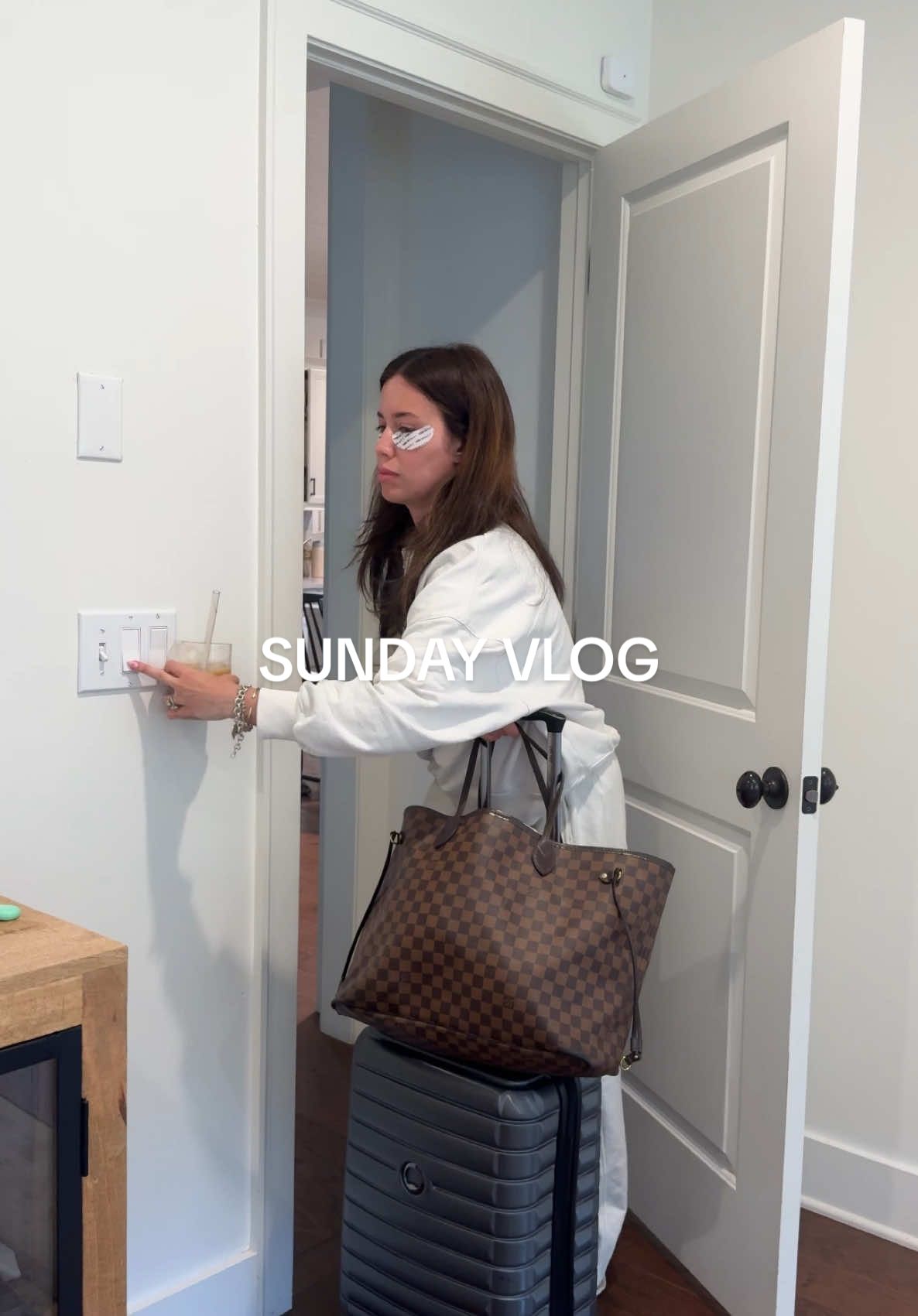 travel day🫶🏼✨we are on a work trip for Sam & i’m excited for the next couple days!💕🦋#momoffour #travelday #sundaymorning #morningroutine #morningmotivation #earlymorning  