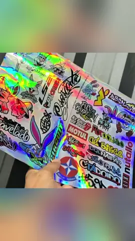 ✨ Cartela de Adesivos Holográficos – 33 Unidades | À Prova D’água ✨ Transforme sua bike, moto, carro, notebook ou qualquer outro item com muito estilo e personalidade! Nossa cartela de adesivos holográficos contém 33 unidades exclusivas, com brilho intenso e efeito furta-cor que muda conforme a luz 🌈  ✅ Resistentes e à prova d’água  ✅ Ideal para superfícies lisas  ✅ Cores vibrantes com efeito 3D ✅ Fácil aplicação e ótima durabilidade  ✅ Não desbota com o tempo Perfeita para quem curte customizar com atitude e criatividade! 🚴‍♂️🏍🚗   🛒 Adicione ao carrinho agora e receba onde quiser!  . . . . #adesivos #bike #graudichava🔤 #grausp 