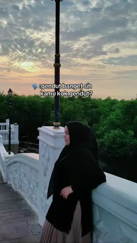 dunia terlalu jahat apalgi mulut orngorngnya