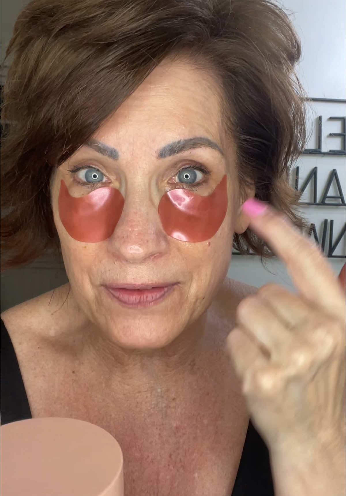Awaken tired, dull eyes with these revitalizing eye masks. These innovative masks deliver a burst of hydration and target the look of crow’s feet and dark circles. Powerful ingredients like caffeine, hyaluronic acid, and niacinamide work to pamper and depuff the appearance of the delicate eye area, revealing younger-looking eyes. #eyemask #powerful #undereyebags #undereyecircles #tiktokshop #tiktokshopfinds 