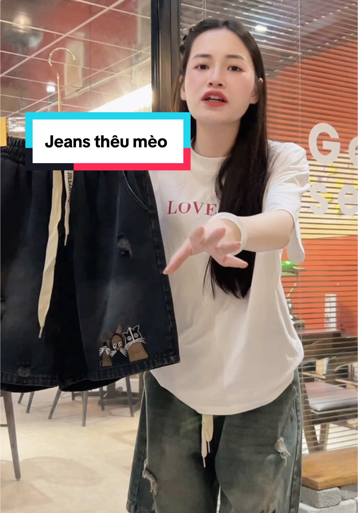 Mặc quần jeans mềm thế này thì mặc cả ngày cũng được ạ kkk. Mua ngay kẻo hết mã giảm giá nha các chị #xuhuong #quanjeansnu #giarebatngo #phoidoxinh #vanbochat 