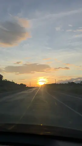 Anh giống như hoàng hôn. Phải chiều thì mới có... 