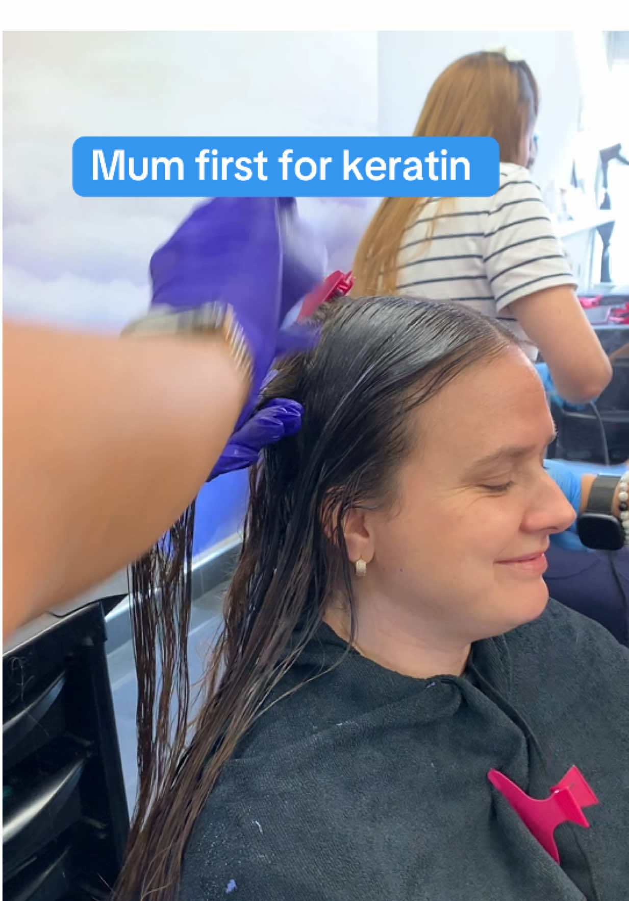 I love when mums and daughters comes together to have the keratin, they enjoy it together, suffer together, and leave happy together #hair #keratin #hairtok #curly #frizzyhair 