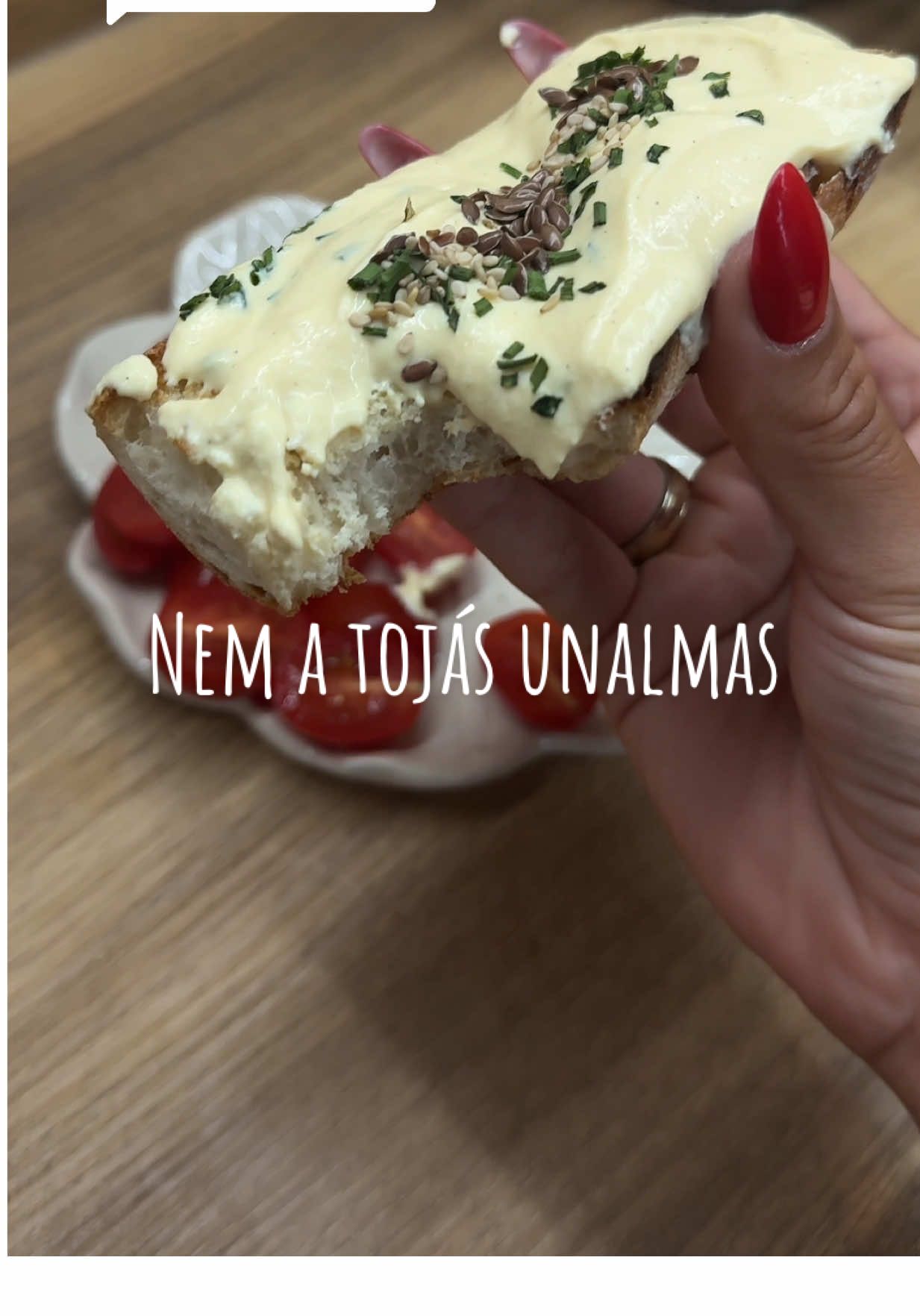 Válasz @Vica részére 3.rész - Nem a tojás unalmas hanem a szokásaink!🍳🥚🥖  Hozzávalók: - 4db tojás  - 2 ek tejföl - 2 ek majonéz - 1 tk mustár - só, bors, metélöhagyma
