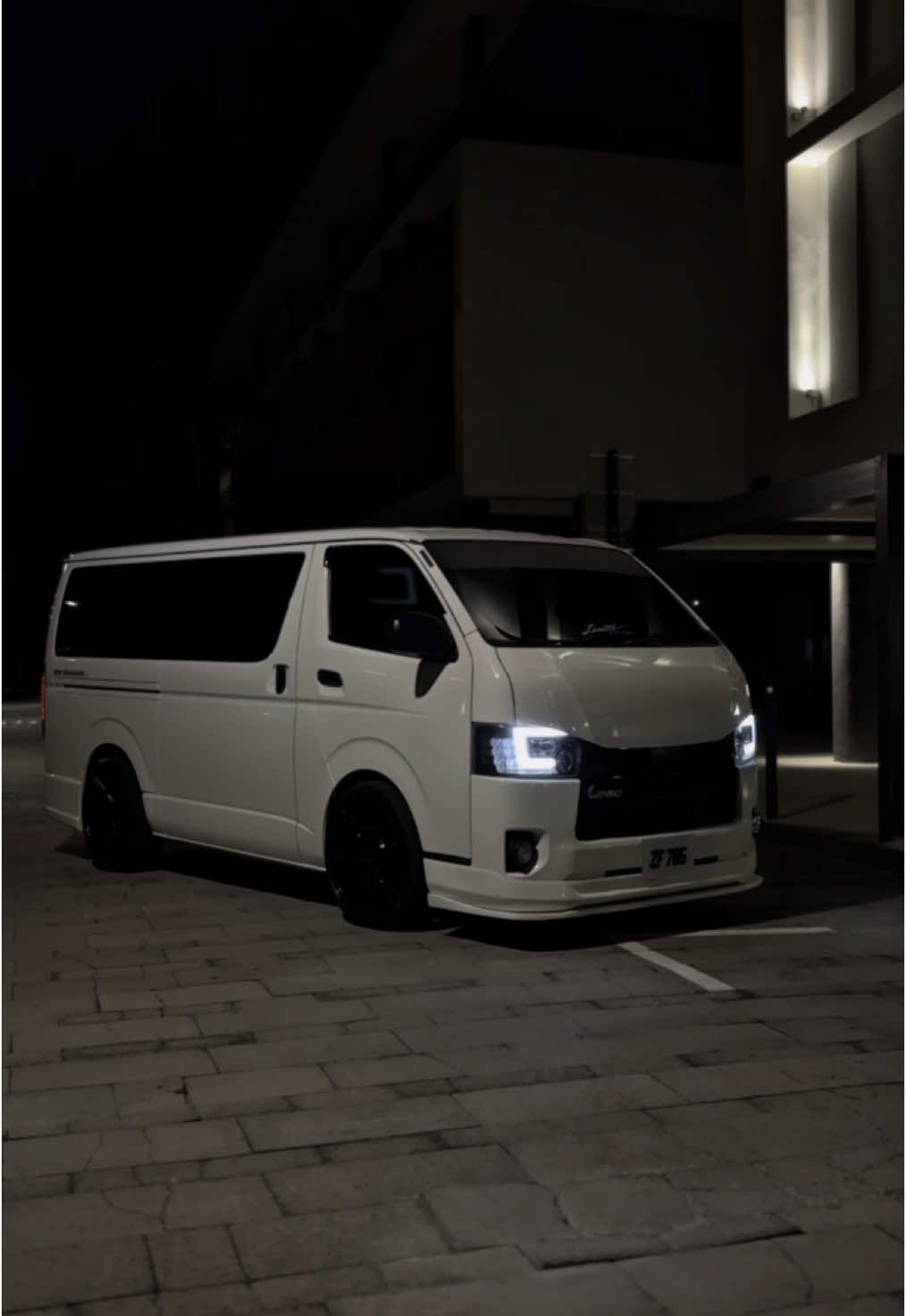 Bourzoiiii🙌🏻 #hiacemru #hiacelovers #ZF786🤍 #mauritius🇲🇺 #hiace  🎥: @AUTOPULSE🌬️ 