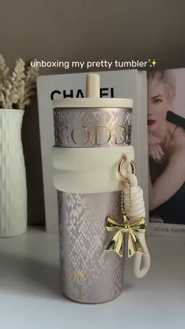 Long-lasting temperature control + anti-spill = the perfect tumbler!😍#tumbler #tumblersoftiktok #sidagartumbler #tumbleraesthetic 