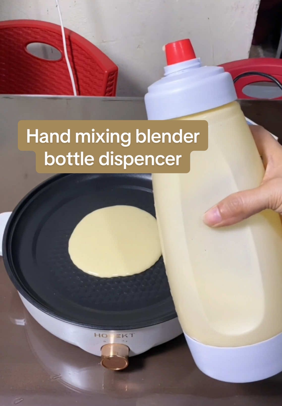 Hand mixing shaker blender bottle dispencer for pancake or cupcakes #handmixingbottle #blenderbottle #pancakemixerbottle #bottlemixer #handmixer #bottleblender #portableblenderbottle 