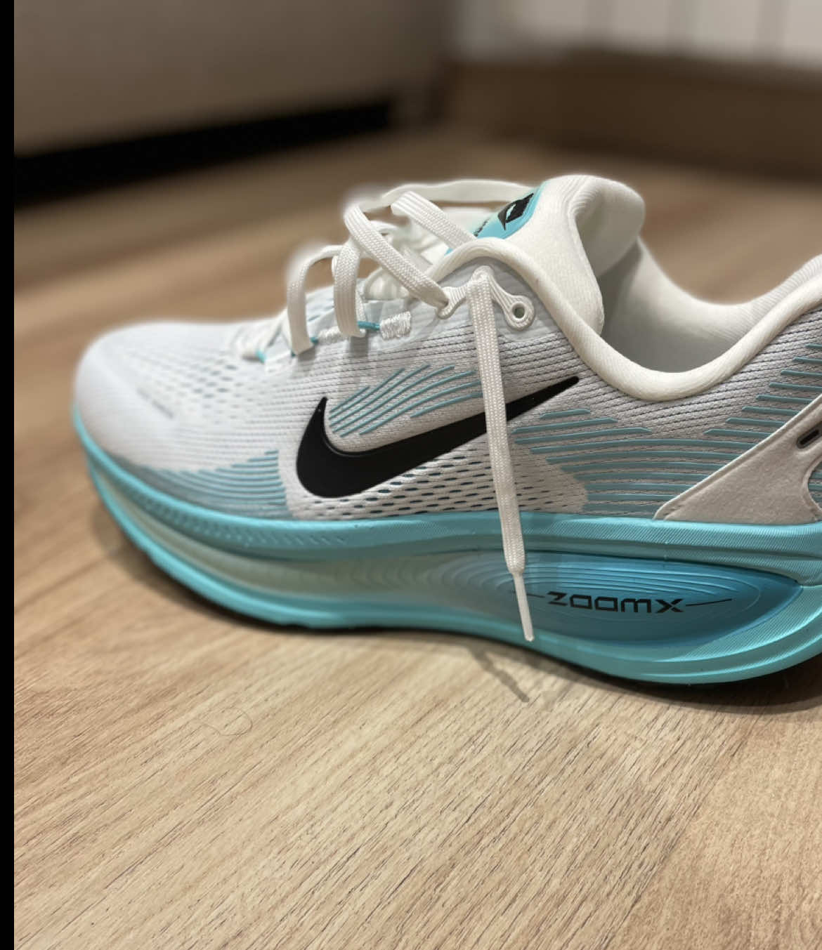 Una pasada rápida por las nuevas Nike Vomero 18, en este color azul. 😮‍💨🩵  Si estás pensando en comprarlas y tienes alguna duda, déjame un comentario ✅ #nike #nikevomero18 #Running 