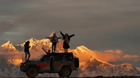 📍Namjagbarwa Peak, Tibet, China  十人九不遇的南迦巴瓦峰日照金山 #travelchina #traveltiktok #tibet #namjagbarwa #namjagbarwapeak #goldensunrise#tibetan #nyingchi #bottomlesslakes#wudilakeshangrila #wudilakeshangrila #shangrilayunnancharteredcarservice #chinafreevisa #tlg_💖✨#yunnantour #yunnanchina ##balagezongnationalpark #shambala #shambalastupa #songzanlinmonastery #songzanlin#tlg#jdsm#baimasnowmountain#drone #dronevideo #kawagebo #kawagebopeak #ahbushangrila#goldenmountain#travelphotography#meilisnowmountains #snowmountain #roadtrip #yunnan #shangrila #homestay #goldenmountain #sunrise #balagezong#abuoutdoor #abushangrila #tigerleapinggorge #halfwaytigerleapinggorge #moyesnowmountaincliffhotel#abushangrila #ahbushangrila #napalake #napalakegrasslandshangrila #napalakeshangrila#viewingplatform #feilaimonasteryviewingplatform #yunnanhomestay#abushangrila #shangrilahomestay#travelwithabu #travelwithabushangrila #meilisnowmountainsunrise #meilisnowmountaintripwithabushangrila#meilisnowmountaintrip#西藏 #西藏旅行 #西藏风景 #西藏旅游 #西藏旅游攻略 #南迦巴瓦峰 #南迦巴瓦峰日照金山 #南迦巴瓦 #跟着阿布去旅行  #香格里拉民宿＃梅里雪山日照金山#梅里雪山日照金山#香格里拉＃云南#云南旅游＃云南旅游攻略#林芝 #林芝市 #无人机航拍 #无人机旅行  #云南旅游推荐#云南旅游景点推荐 #云南包车#云南包车师傅推荐#云南自由行#云南定制游#云南私人订制旅行摄影#玉龙#玉龙雪山#玉龙雪山日照金山#卡瓦格博#白马雪山#无底湖#无底湖包车 #香格里拉阿布 #雪山上最美的风景 #最震撼的#机位