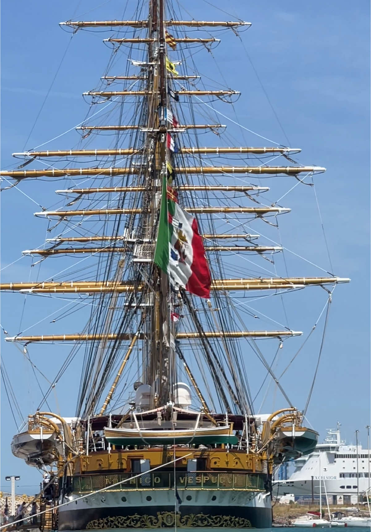 🇮🇹 Ben tornata a casa, sua maestà la marineria italiana ! 🛳️  #amerigovespucci #militaryvessel #festadellarepubblica #academy #yacht 