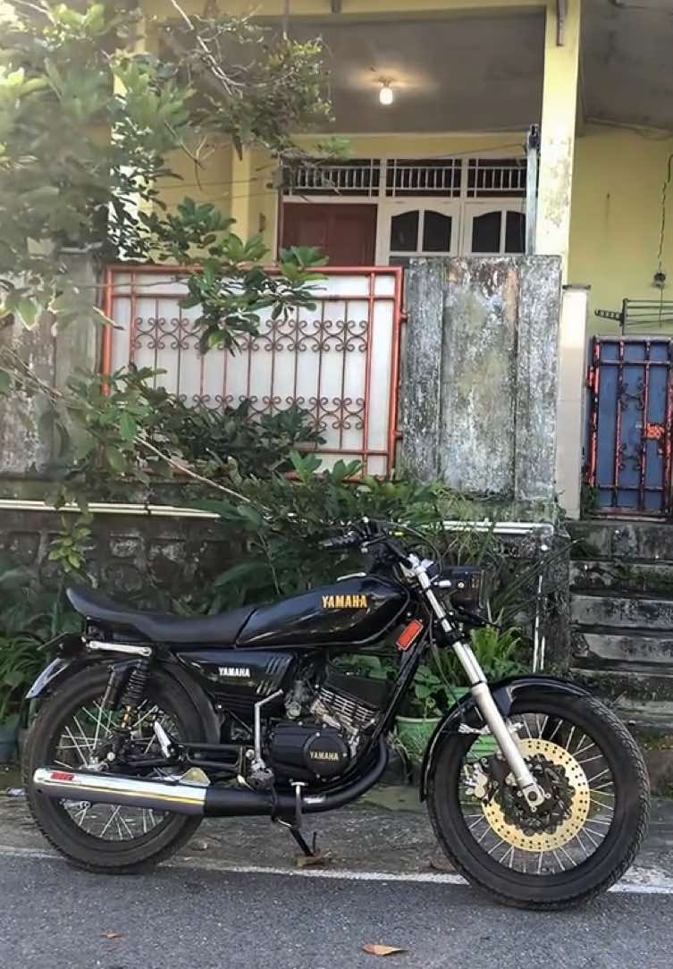 Konsep padat tanpa 0,5 🖤🥷🏾  #yt115 #yamahayt115 #rxs #rxspesial #rxseries135 #rxspesial115 #rxking #rxkingnusantara #yrki #rxkingindonesia #rxseries #rxking135cc #2stroke #2strokelover #fyp #fyppp #trending #song #black #yt115black #xybca #xyz #rxkingviral 