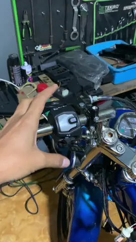 Modul holder GSX 1000 REPLIKA dengan fitur: Flash beam dan Klakson putus-putus serta atur kecepatan dan matrix.  Catatan: harga 1jt an sudah dapat holder set modul dan bisa request fitur lainnya. #modul #modulholder #modulholdermoge #holdergsx1000 #holdergsx #microcontroller #gl100 #gl100indonesia #kmhgl100 #rosokcilik #cb #cbindonesia #cbjatim #cbteyeng #cbhits #cbkontes #cbnganjuk #2stroke #2tindonesia #ninghtgarage57