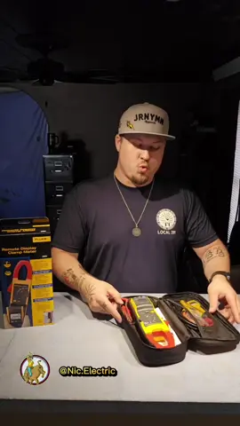 With the Fluke 381, clamp, detach the display, and get real-time readings—solo. Tight spaces? No problem with the included iFlex® probe and its 6-ft reach. What used to take two now takes one. Watch as @nic.electric (on Instagram) is unboxing this baby #fluketools