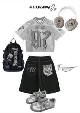 #FASHION | Streetwear mode: ON ⚡🖤 Edgy vibes with a mix of Y2K, Spider-style, and bold graphics 🕷️🎧🎒 #y2k #TikTokFashion #outfitideas #OOTD #jleifavsion 