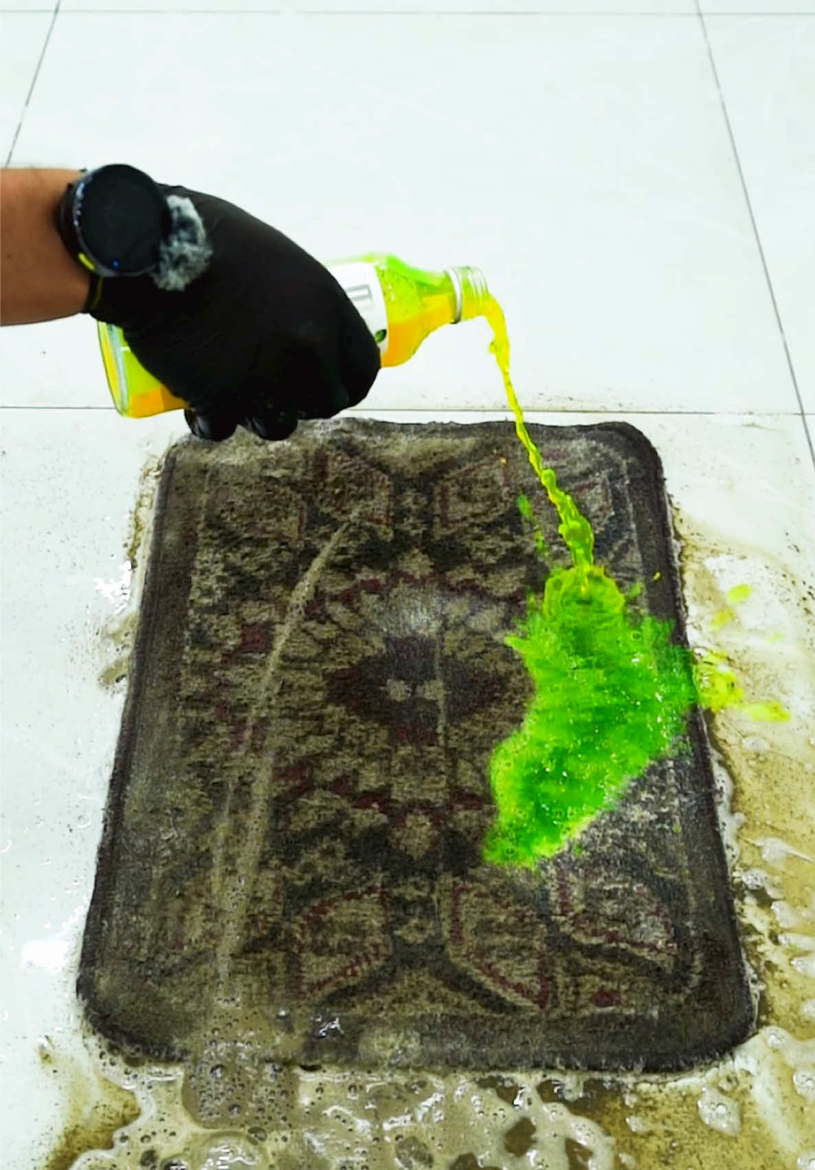 Restoration of a little disgusting rug #satisfying #asmr #soclean #carpetcleaning 