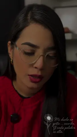 Perdóname por no abrazarte más🥹 Mi yoli mi amada yoli, cada palabra escrita es por el amor inifito que llevo en mi corazón, él me pide que hable✨ que escriba para ti 💖 Escrito con el alma – KCB🌷 #amoreterno #contenido #poema #mamá #lgbt🌈 #poemas #escritora #tik_tok #fyp 
