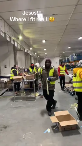 JESUS!! Na to run for next break  #warehousejobs #ukcomedy #ukhustlers #warehouse #manchester 
